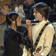 Nelly Furtado featuring Juanes