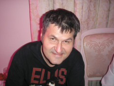Elvis J. Kurtović