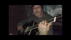 Бомж играет на гитаре и поет песни на цыганском! Смотреть до конца! Видео!