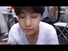 [BANGTAN BOMB] j-hope is trying to wear contact lenses.