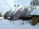 Lume eemaldamine katuselt Snow removal from roof