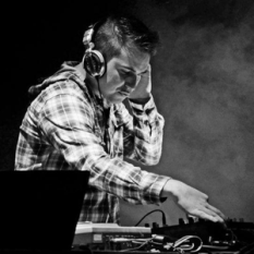 DJ Ricardo Medina